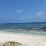 Playa Charquitos en San Andrés, lugar mágico de aguas cristalinas